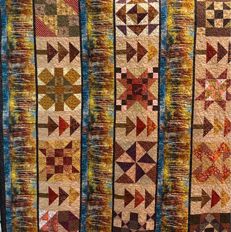 Autumn Theme Quilt: Pieced and quilted by Christina Kemper