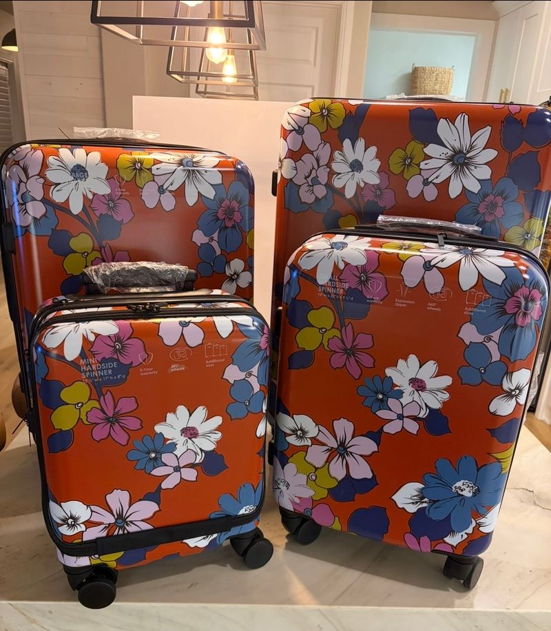 Vera Bradley 4-piece Nested Hardside Luggage Set
